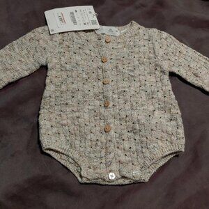 NWT Zara Baby Oatmeal Knit Long Sleeve Onsie - Size 0-1 month